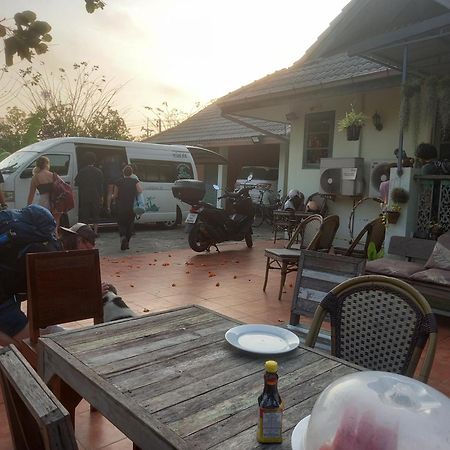 Plus Hostel Ayutthaya Ngoại thất bức ảnh