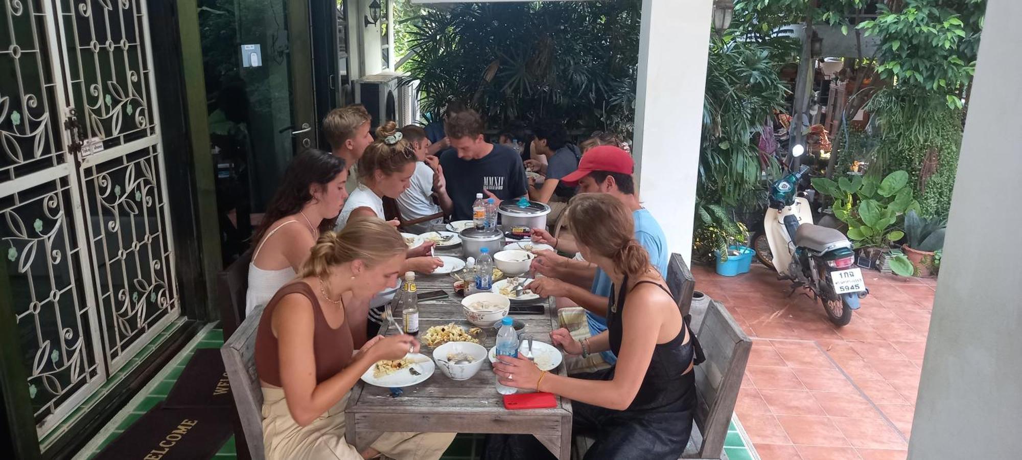 Plus Hostel Ayutthaya Ngoại thất bức ảnh