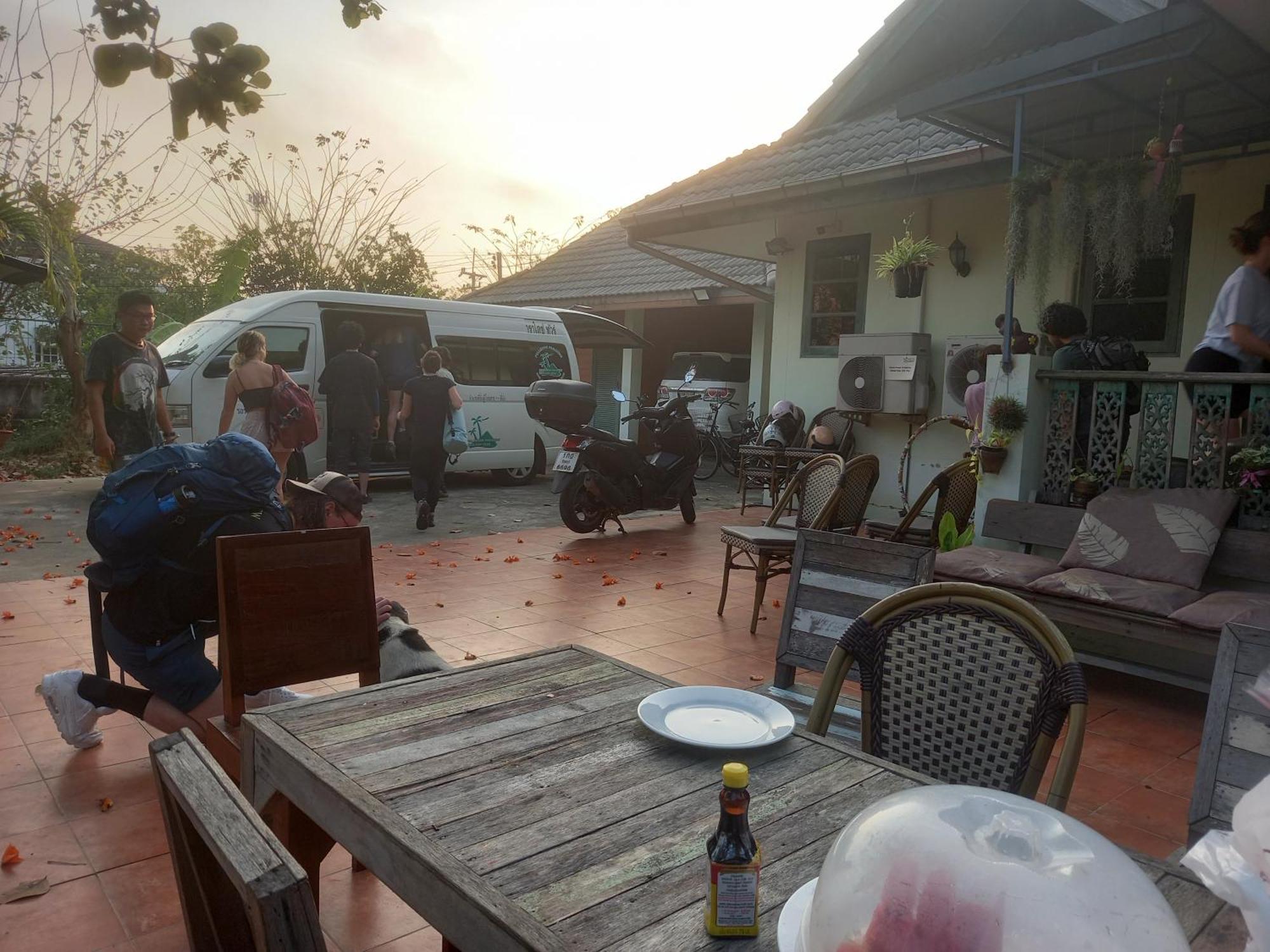 Plus Hostel Ayutthaya Ngoại thất bức ảnh