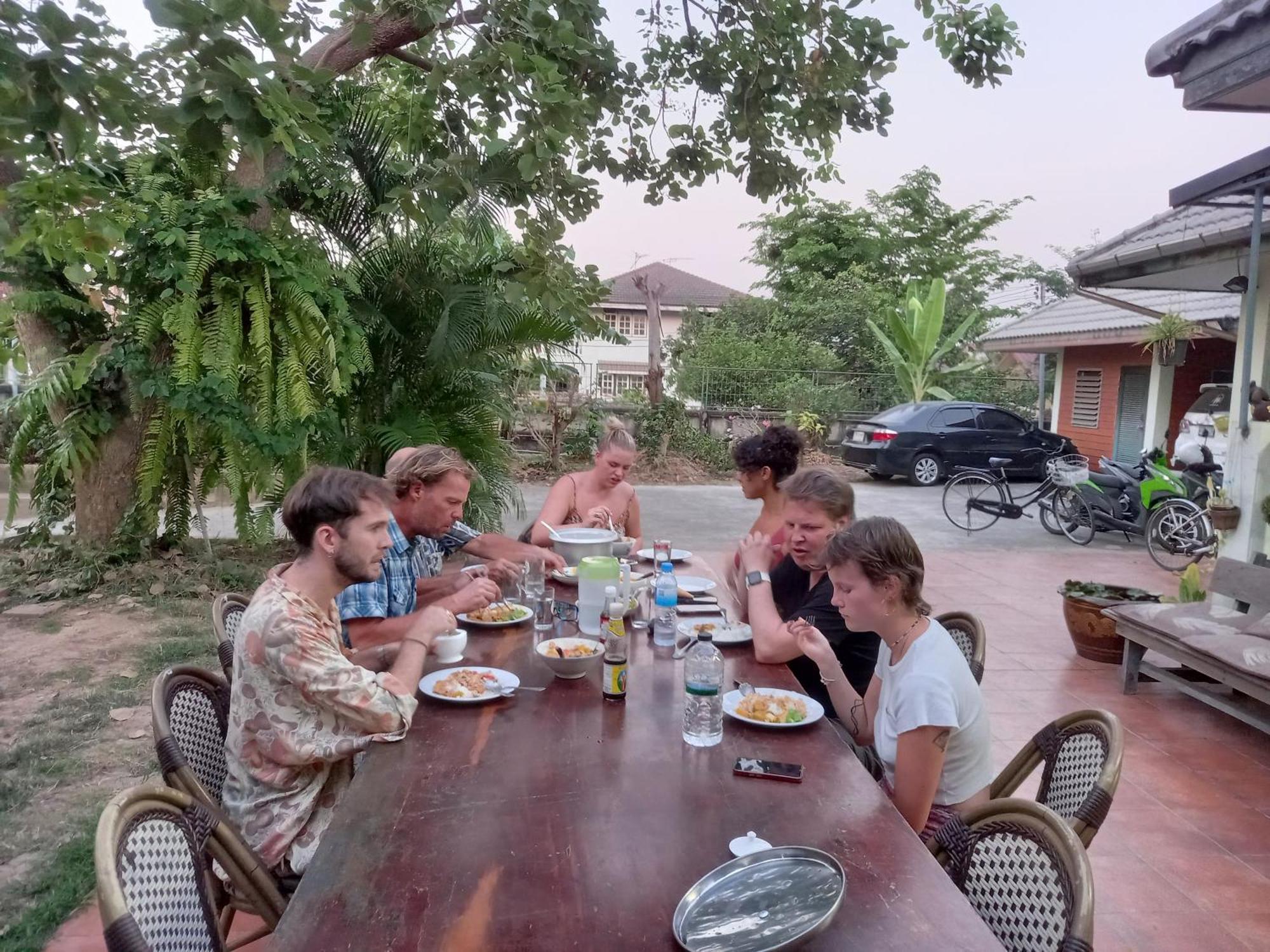 Plus Hostel Ayutthaya Ngoại thất bức ảnh