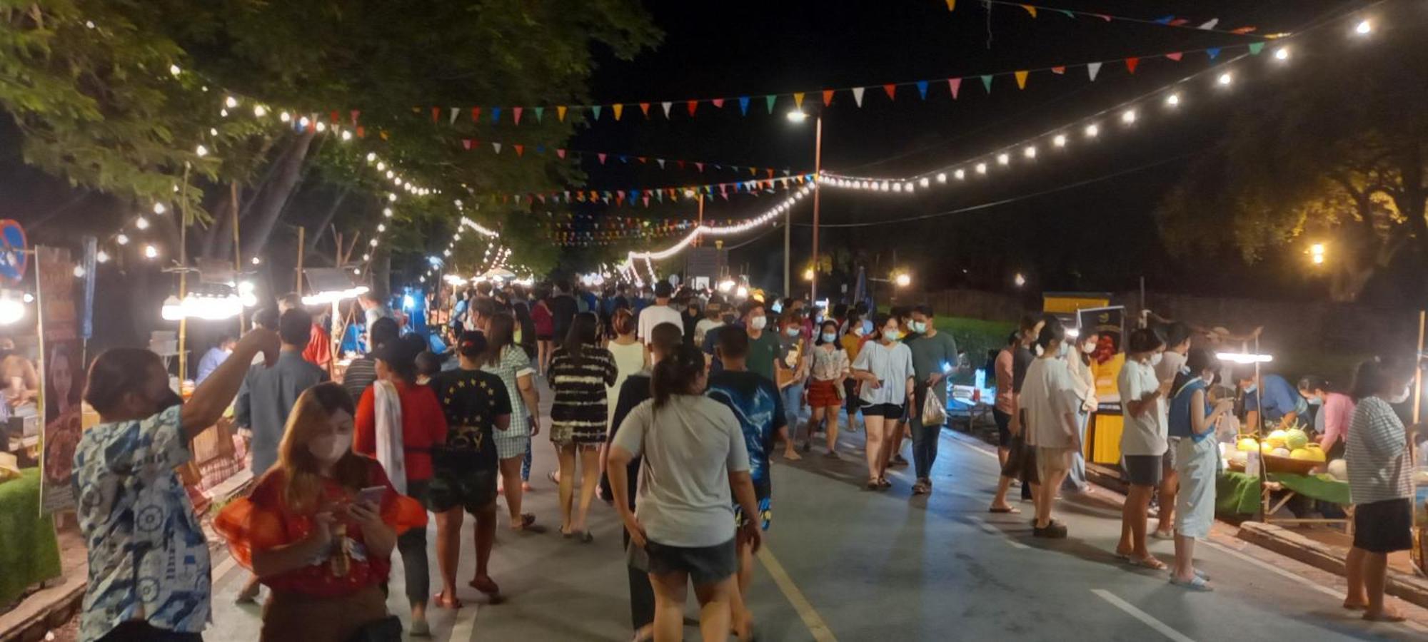 Plus Hostel Ayutthaya Ngoại thất bức ảnh