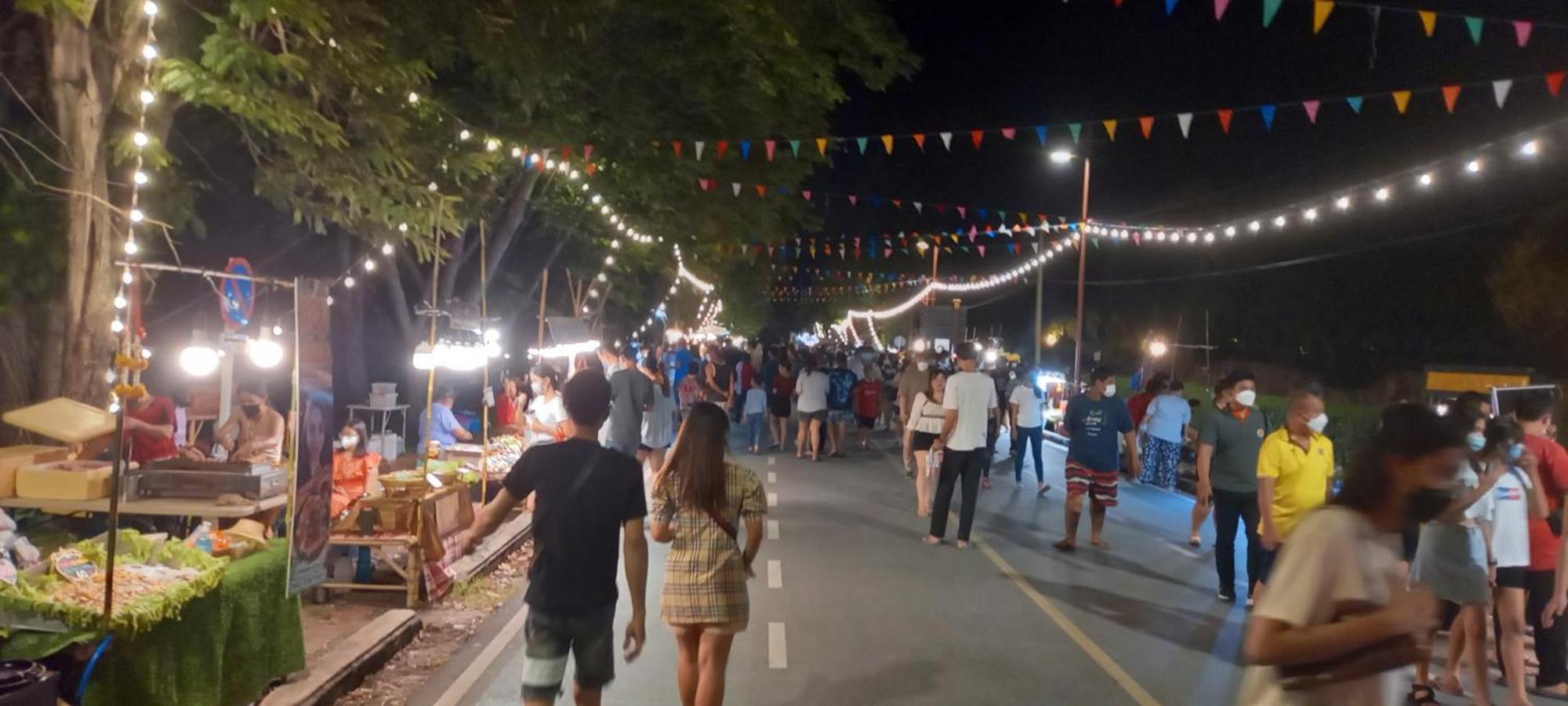 Plus Hostel Ayutthaya Ngoại thất bức ảnh